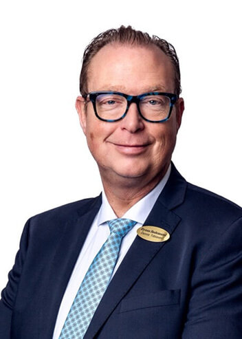 Dennis - Byens Bedemand